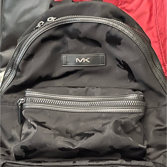 Used only a few times still brand new, no damages black camouflage, Michael Kors - Picture 2 of 5